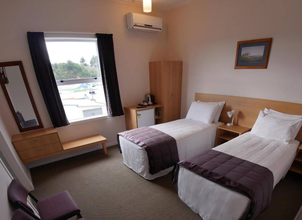 Twin room with window, desk and mountain outlook